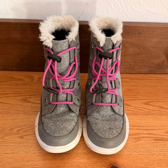 Sorel Explorer™ Lace WP in Quarry/Bright Lavender (Size 1 Little Kid) - Picture 2 of 10